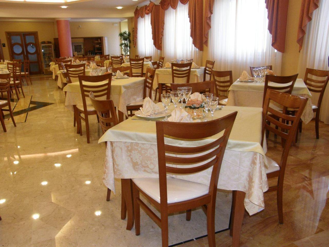 Albergo Casa Del Pellegrino Monte SantʼAngelo Kültér fotó