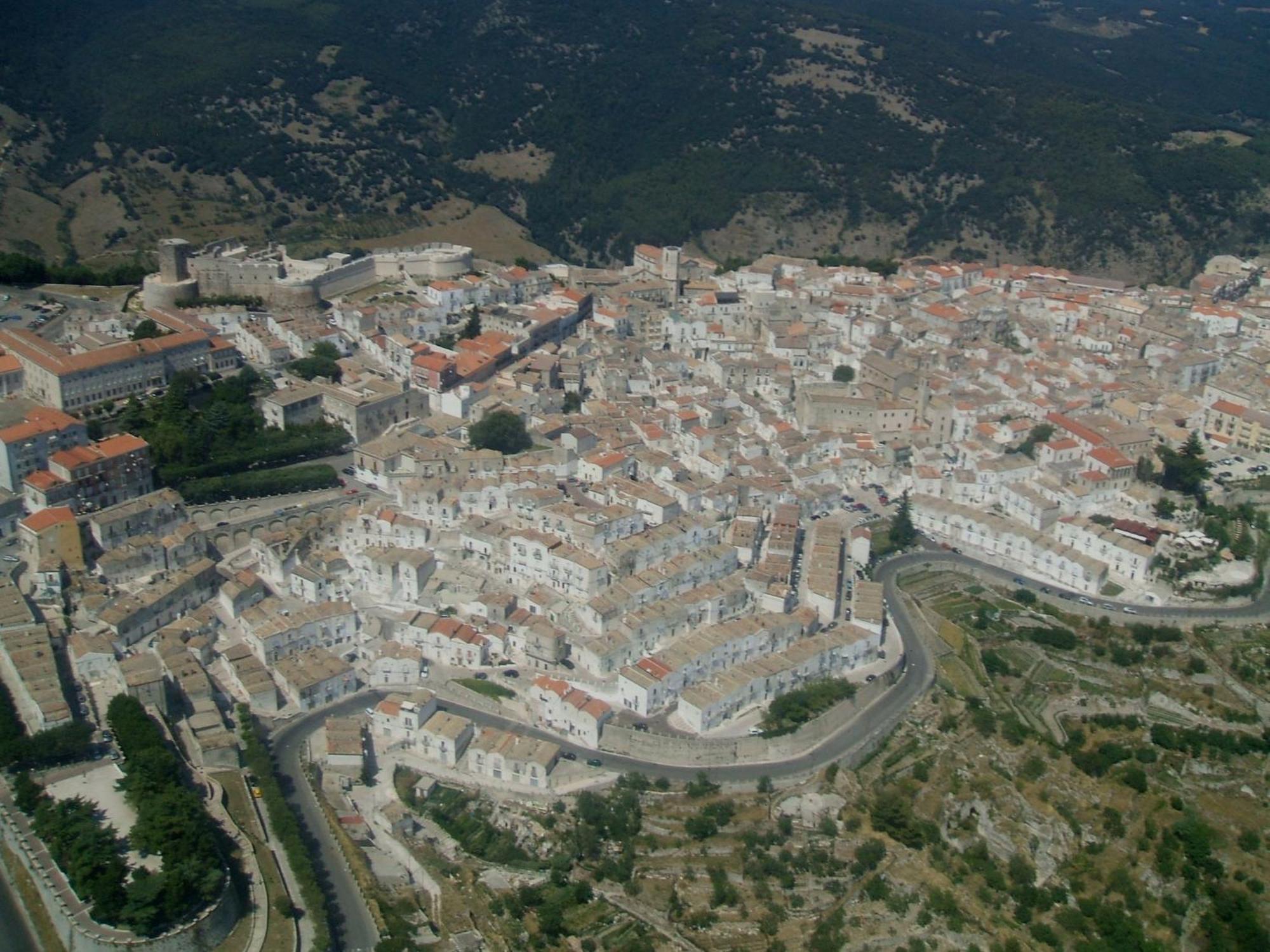 Albergo Casa Del Pellegrino Monte SantʼAngelo Kültér fotó