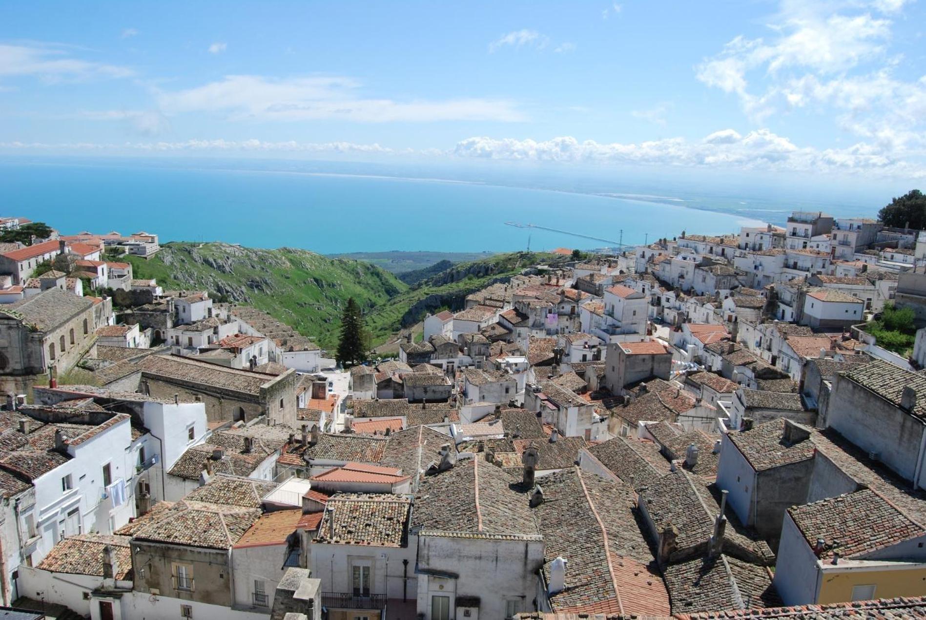 Albergo Casa Del Pellegrino Monte SantʼAngelo Kültér fotó